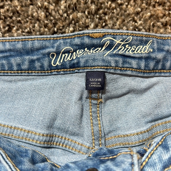Universal Thread Cutoff Denim Shorts - Picture 3 of 3